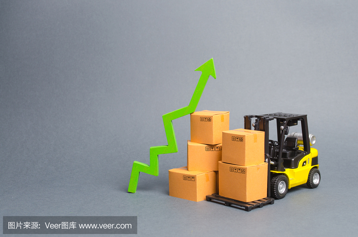 黄色叉车与纸箱和一个绿色箭头向上。生产商品和产品的增长率,提高经济指标。增加消费需求。出口和进口。销售上升